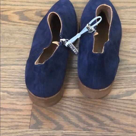 new ITALEAU Florence Water Resistant Bootie - Picture 3 of 4